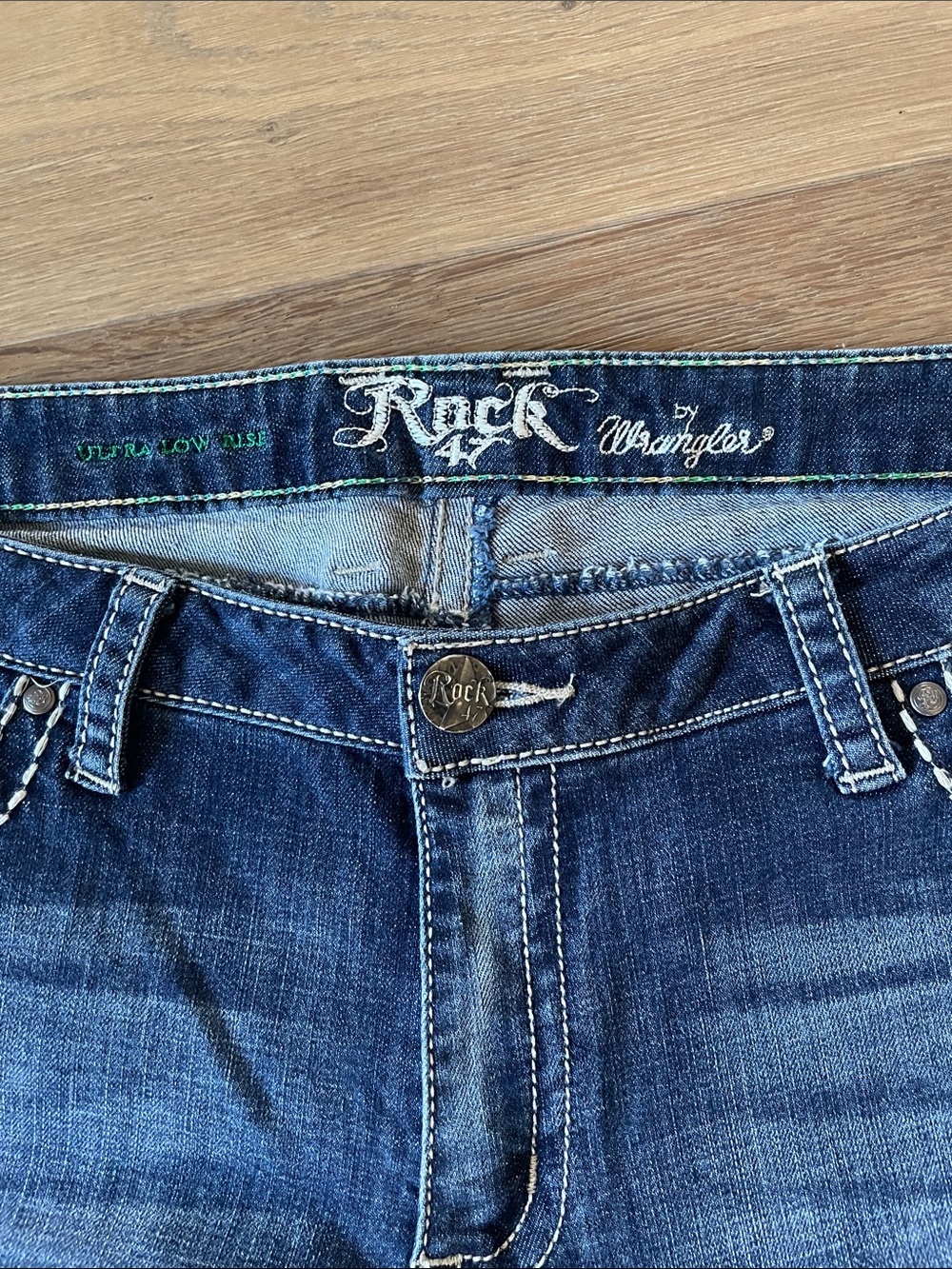 Wrangler Rock 47 Ultra Low Rise Bootcut Jeans Size 32X32 Embroidered/Rhinestones - Picture 6 of 11